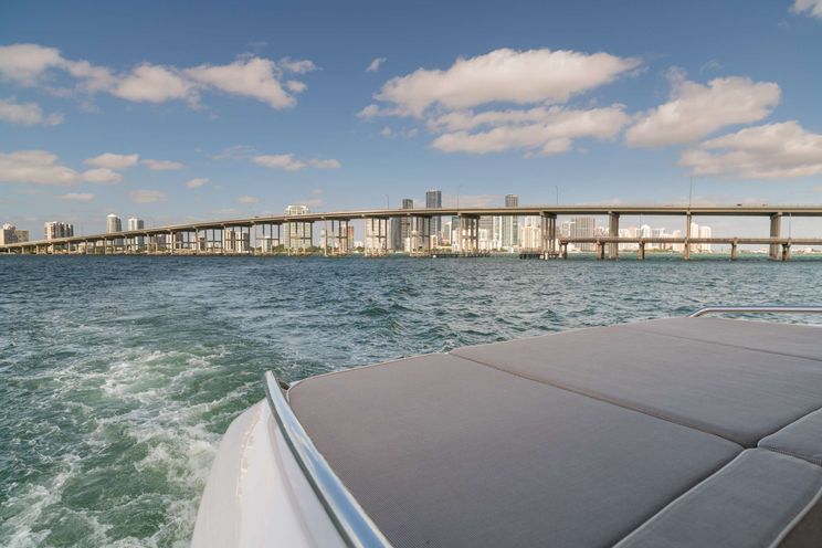 Charter Yacht THE PEDDLER - Dreamline 26 - 4 Cabins - Fort Lauderdale - Florida East Coast - Bahamas