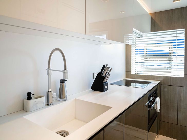 THE PEDDLER - Dreamline 26,galley sink THE PEDDLER - Dreamline 26,galley sink