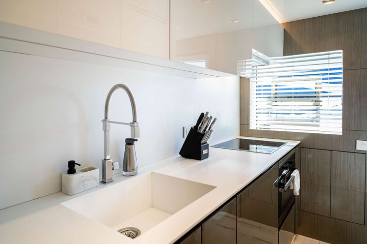 Charter Yacht THE PEDDLER - Dreamline 26 - 4 Cabins - Fort Lauderdale - Florida East Coast - Bahamas