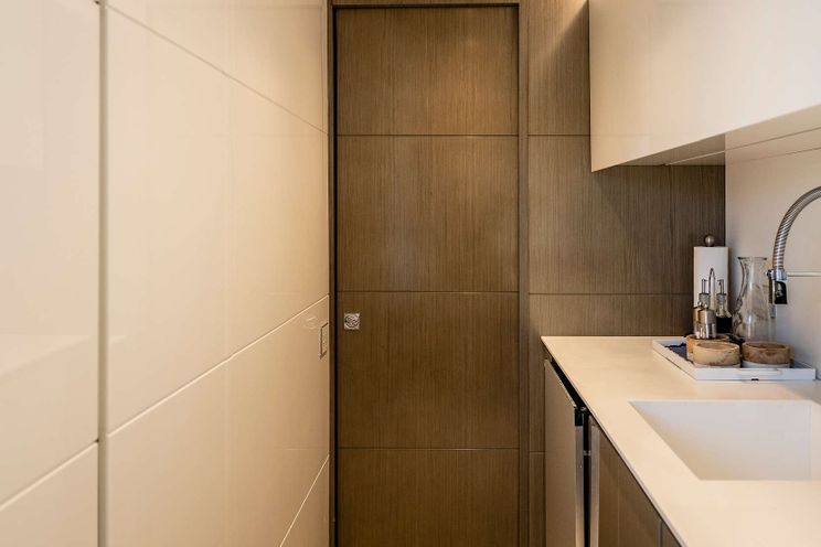 Charter Yacht THE PEDDLER - Dreamline 26 - 4 Cabins - Fort Lauderdale - Florida East Coast - Bahamas