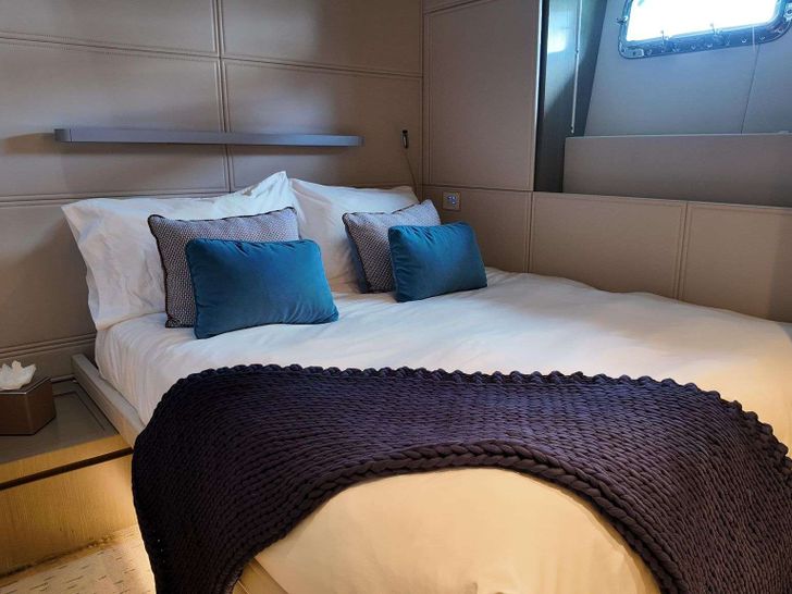 THE PEDDLER Dreamline 26 - twin cabin converted to a double THE PEDDLER Dreamline 26 - twin cabin converted to a double