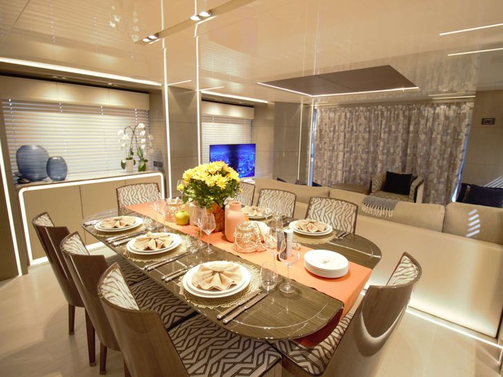 THE PEDDLER Dreamline 26 - main dining area THE PEDDLER Dreamline 26 - main dining area