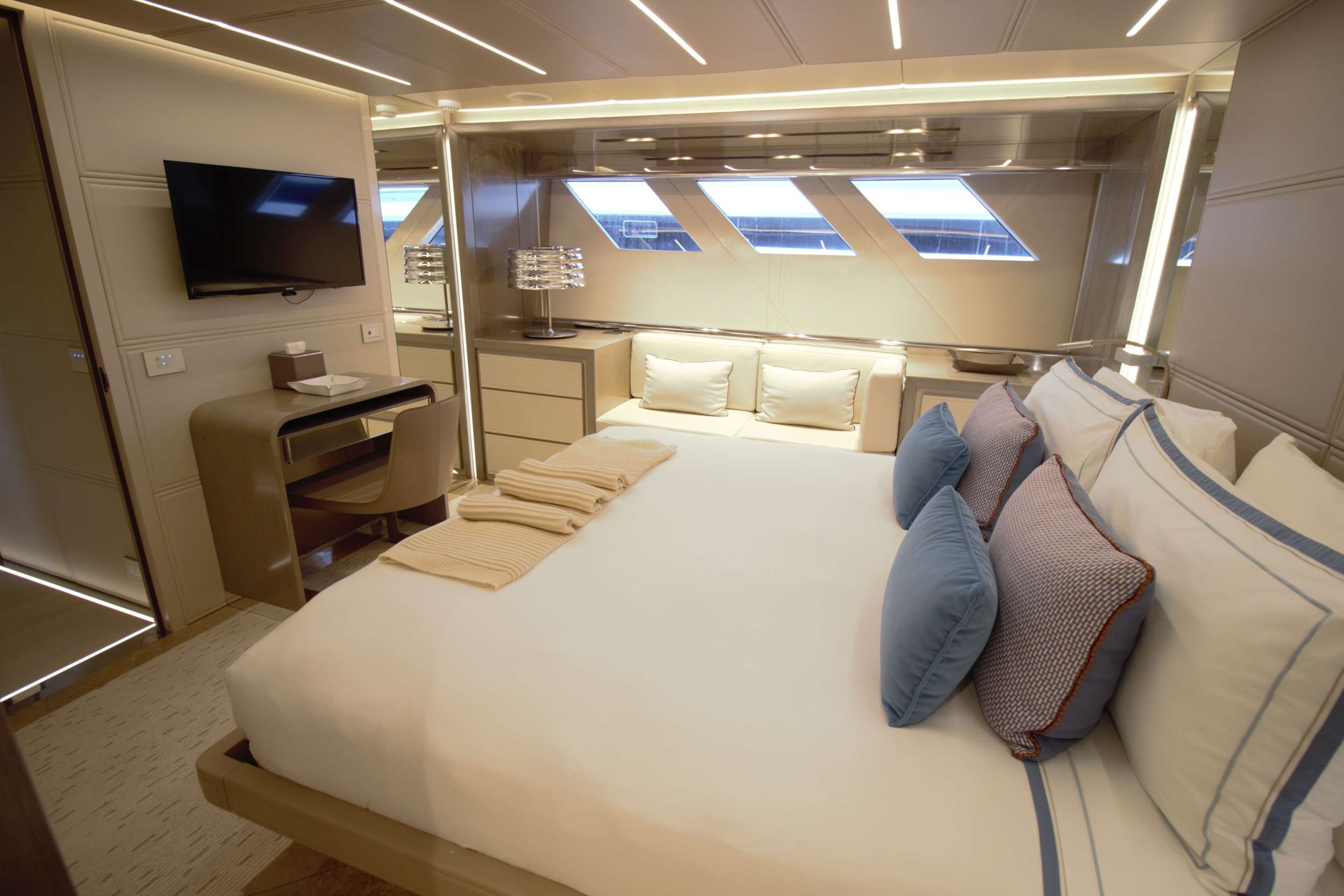 THE PEDDLER Dreamline 26 - VIP cabin 1