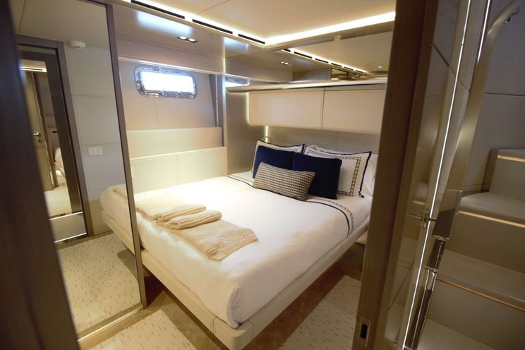 Charter Yacht THE PEDDLER - Dreamline 26 - 4 Cabins - Tortola - Anegada - Virgin Gorda - BVI - Caribbean