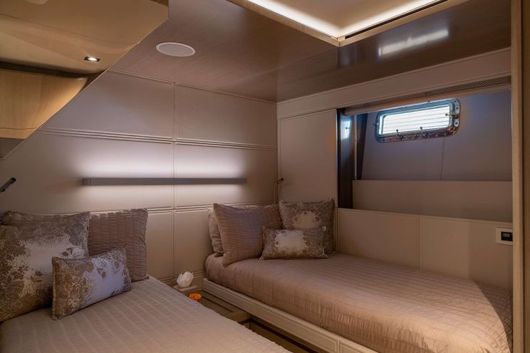 Charter Yacht THE PEDDLER - Dreamline 26 - 4 Cabins - Fort Lauderdale - Florida East Coast - Bahamas