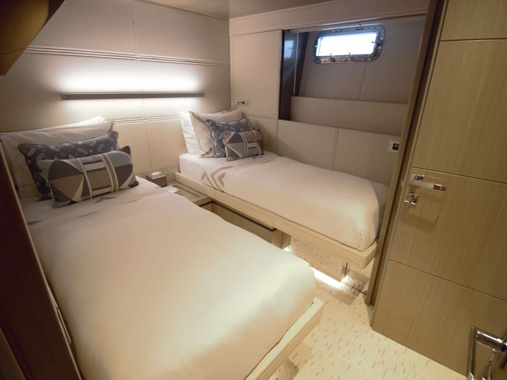 THE PEDDLER Dreamline 26 - twin cabin THE PEDDLER Dreamline 26 - twin cabin