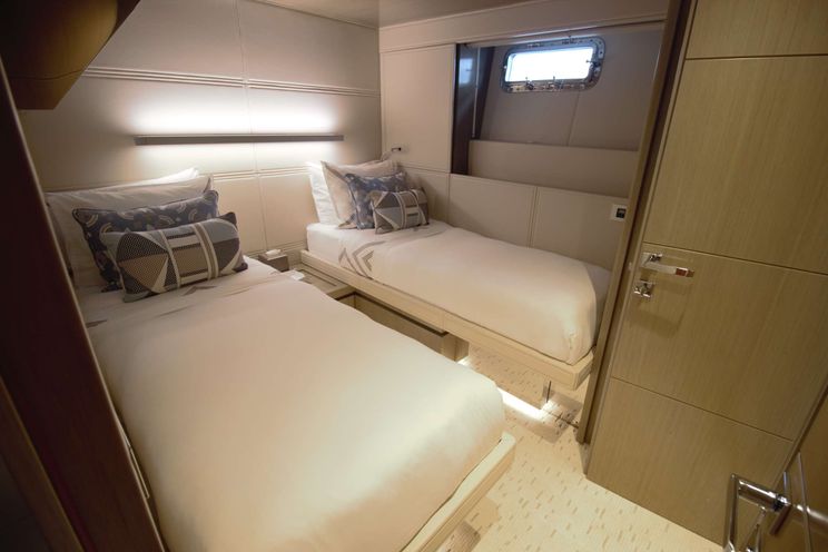 Charter Yacht THE PEDDLER - Dreamline 26 - 4 Cabins - Tortola - Anegada - Virgin Gorda - BVI - Caribbean