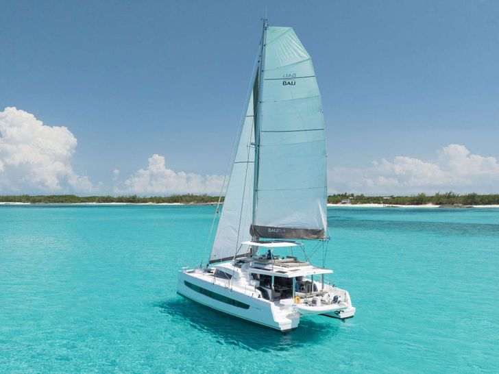 LOCATION 5.4 Bali 5.4 - aft profile with the sail down LOCATION 5.4 Bali 5.4 - aft profile with the sail down