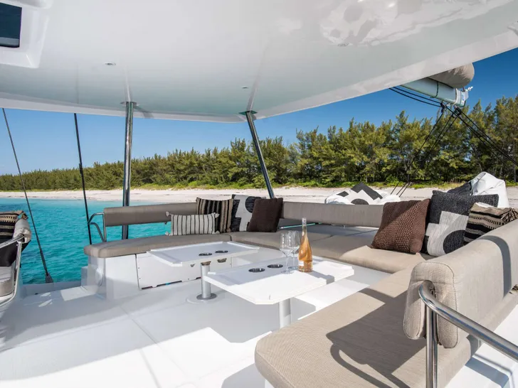 LOCATION 5.4(DRIFT for 2026)Bali 5.4 - flybridge LOCATION 5.4(DRIFT for 2026)Bali 5.4 - flybridge