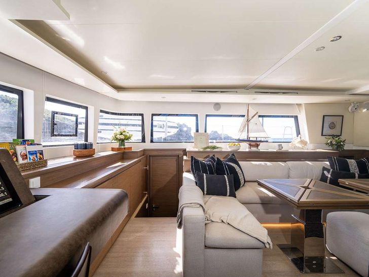 DRAGONFLY Lagoon 620 - saloon DRAGONFLY Lagoon 620 - saloon