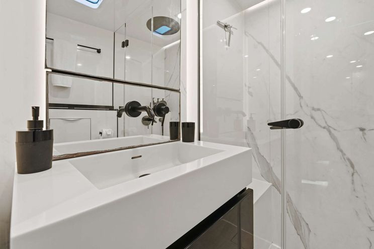 Charter Yacht OCEAN VIBES - Sunreef 74 - 4 Cabins - Tortola - Anegada - Virgin Gorda - BVI - Caribbean