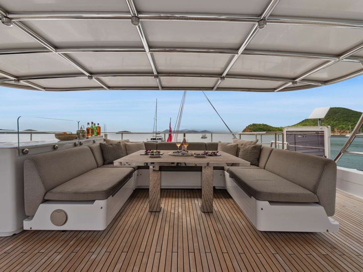 OCEAN VIBES Sunreef 74 - flybridge lounge OCEAN VIBES Sunreef 74 - flybridge lounge
