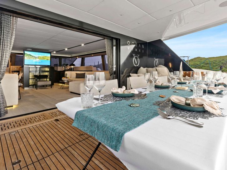 OCEAN VIBES Sunreef 74 - aft deck alfresco dining area OCEAN VIBES Sunreef 74 - aft deck alfresco dining area