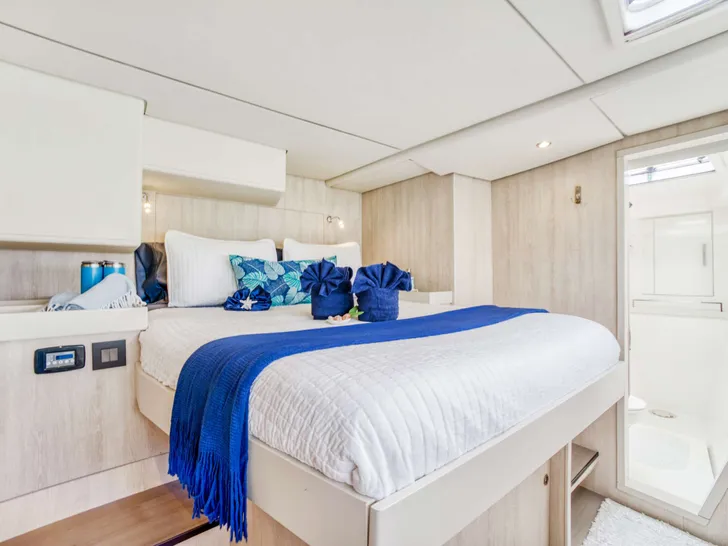 DEEP BLUE - Leopard 58 - Queen cabin DEEP BLUE - Leopard 58 - Queen cabin
