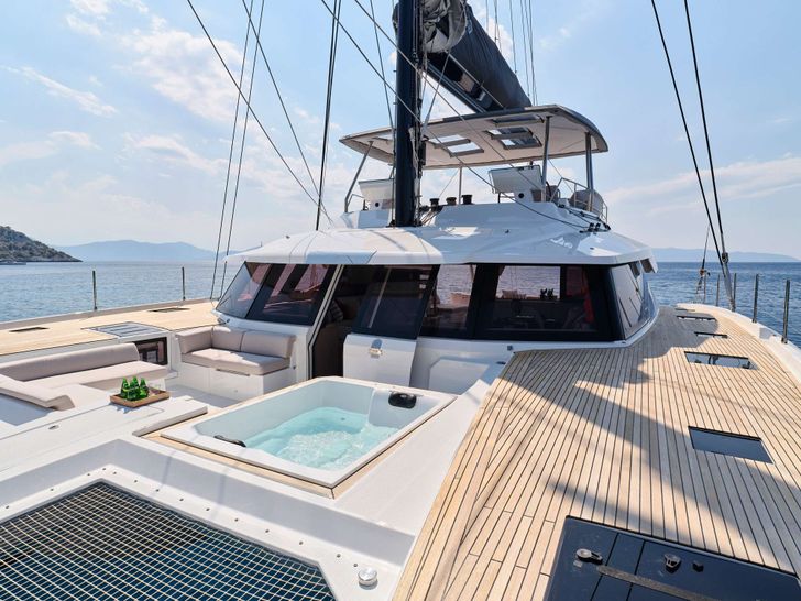 ALEXANDRA II Fountaine Pajot Alegria 67 - foredeck ALEXANDRA II Fountaine Pajot Alegria 67 - foredeck