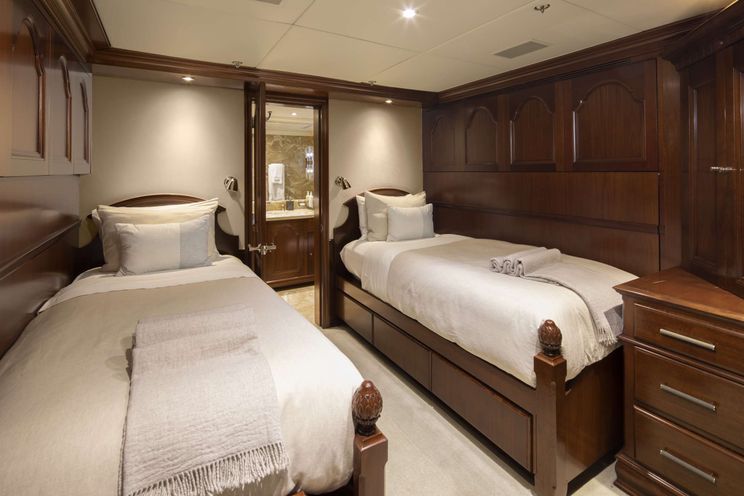 Charter Yacht SECOND LOVE - Trinity 145 - 5 Cabins - Nassau - Bahamas - Florida