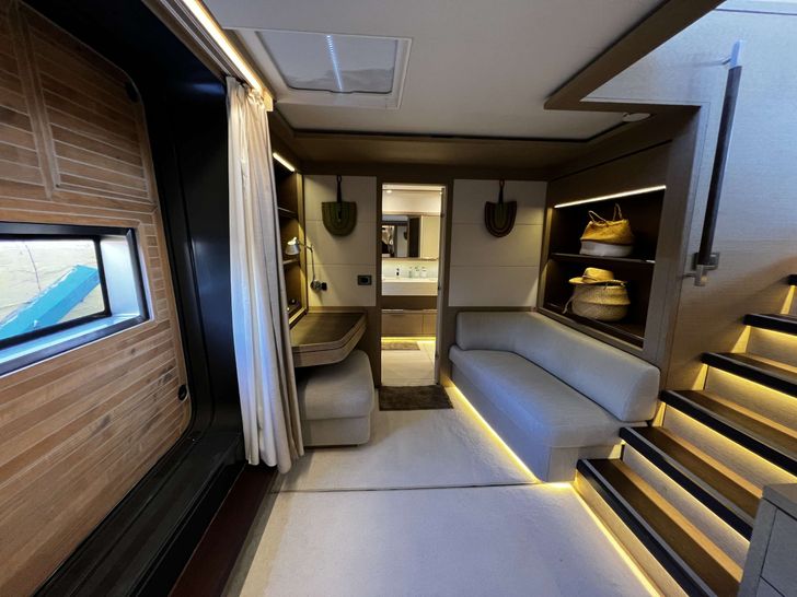 JUST MARIE 2 Lagoon Seventy 8 - master cabin seating area JUST MARIE 2 Lagoon Seventy 8 - master cabin seating area