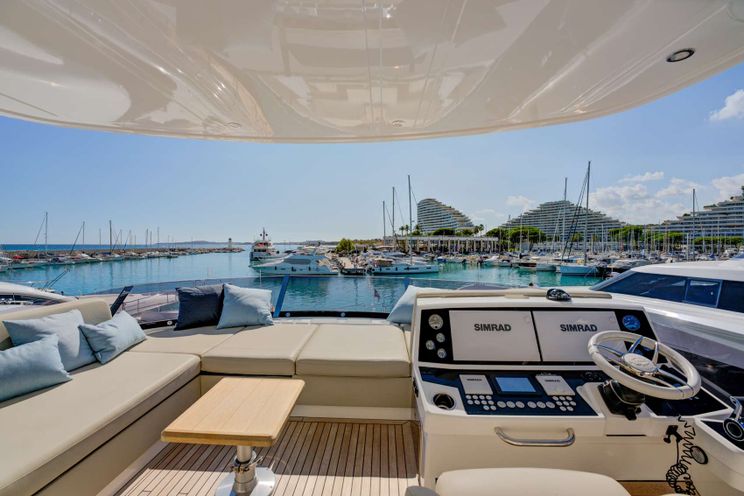 Charter Yacht MIKEL ANGELO - Sunseeker 76 Yacht - 4 Cabins - Monaco - Cannes - St Tropez