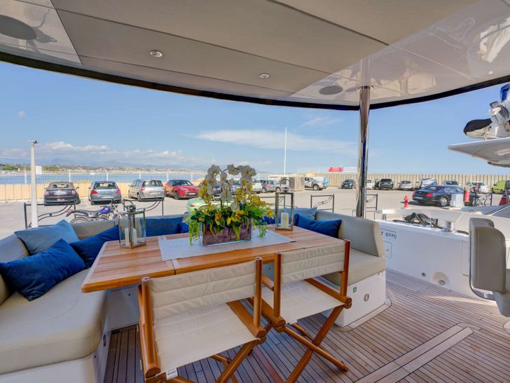 MIKEL ANGELO MIKEL ANGELO