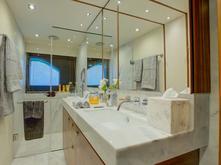 MIKEL ANGELO MIKEL ANGELO