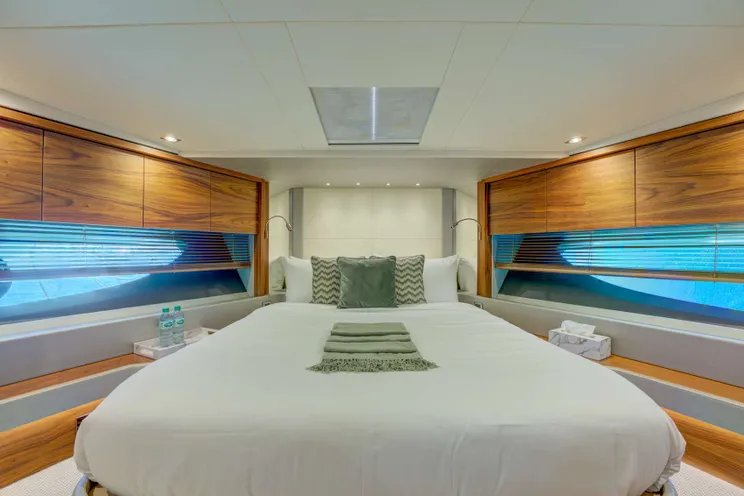 Charter Yacht MIKEL ANGELO - Sunseeker 76 Yacht - 4 Cabins - Monaco - Cannes - St Tropez