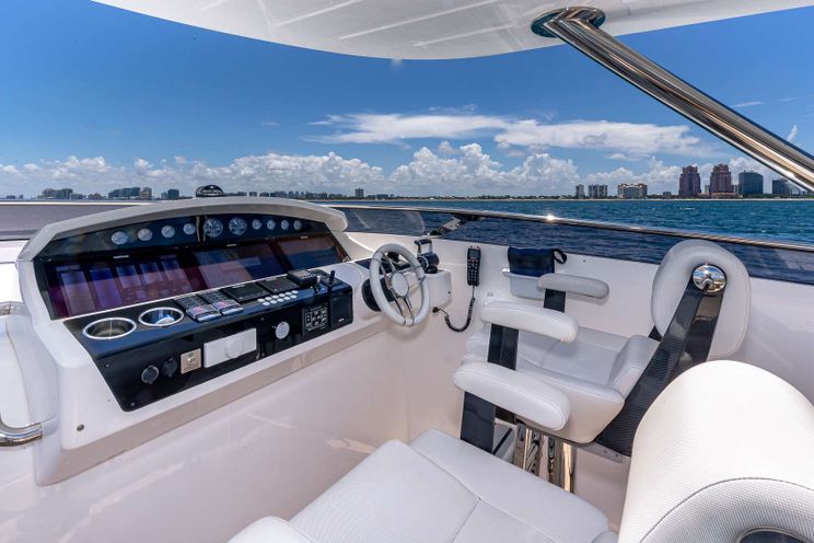 Charter Yacht MIRRACLE - Sunseeker 95 - 4 Cabins - Nassau - Staniel Cay - Exumas