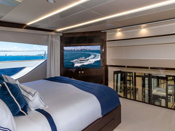 MIRRACLE - Master stateroom MIRRACLE - Master stateroom