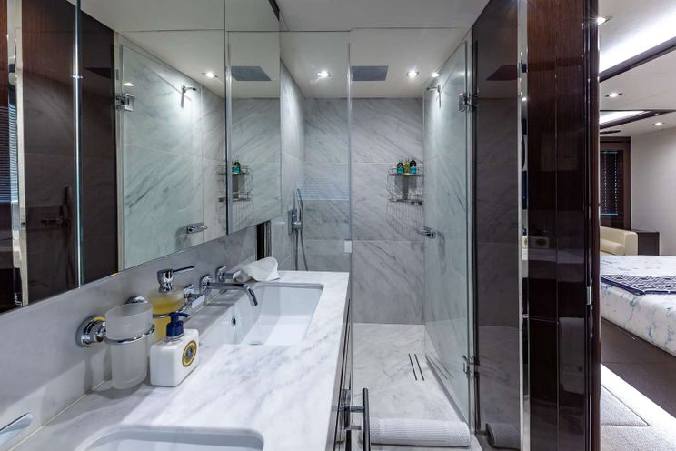 Charter Yacht MIRRACLE - Sunseeker 95 - 4 Cabins - Nassau - Staniel Cay - Exumas