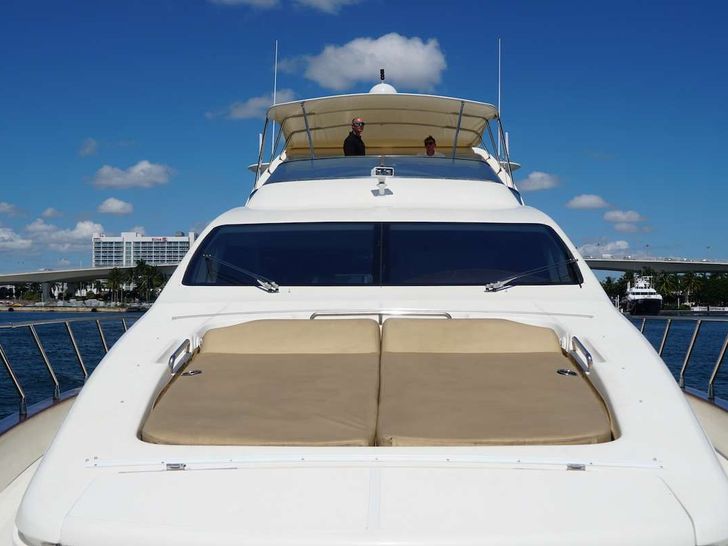 AZURE - Azimut 80 - Sun Deck