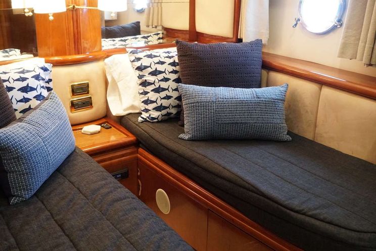 Charter Yacht AZURE - Azimut 80 - 4 Cabins - Bahamas