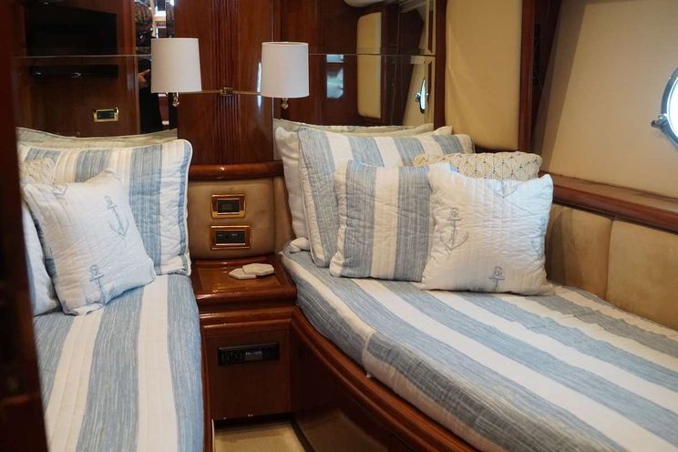 Charter Yacht AZURE - Azimut 80 - 4 Cabins - Bahamas