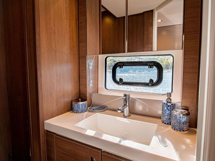 BAVARIAN BLISS Bali 4.8 - cabin 1 bathroom BAVARIAN BLISS Bali 4.8 - cabin 1 bathroom