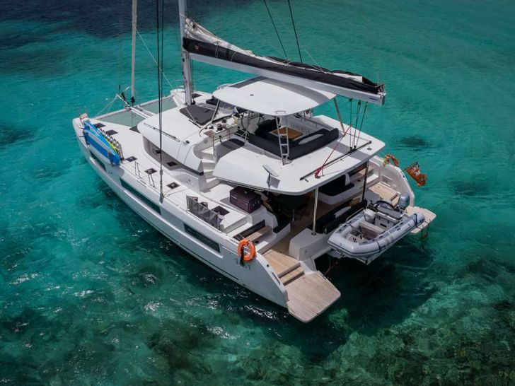 LA SIRENA Lagoon 51 - aft profile LA SIRENA Lagoon 51 - aft profile