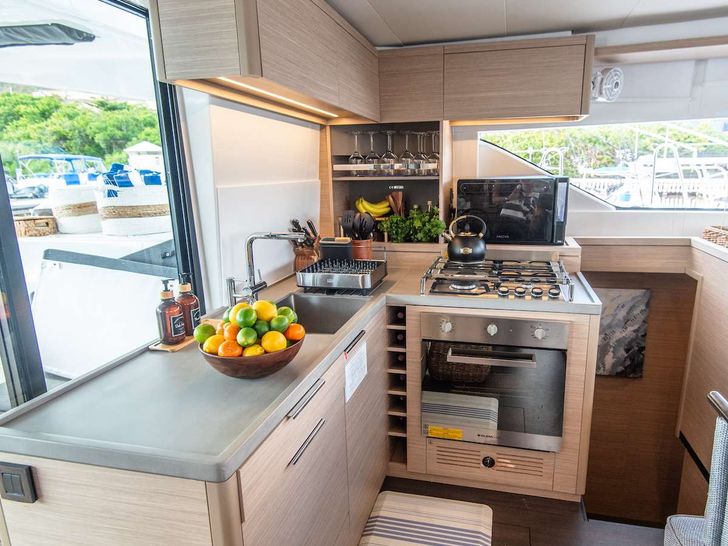 LA SIRENA Lagoon 51 - galley LA SIRENA Lagoon 51 - galley