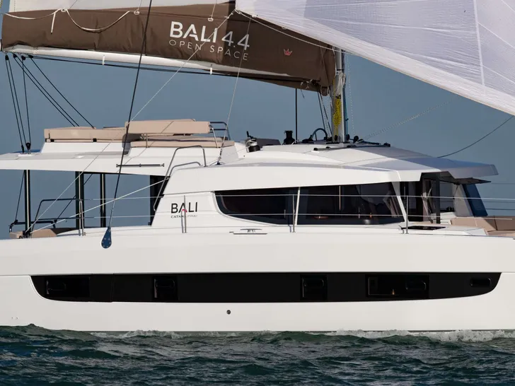 KNOWKER Bali 4.4 - side hull KNOWKER Bali 4.4 - side hull