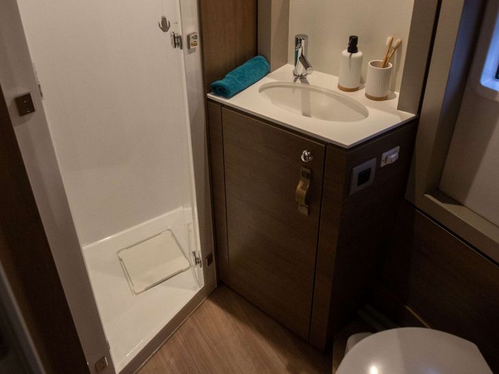 KNOWKER Bali 4.4 - cabin bathroom KNOWKER Bali 4.4 - cabin bathroom