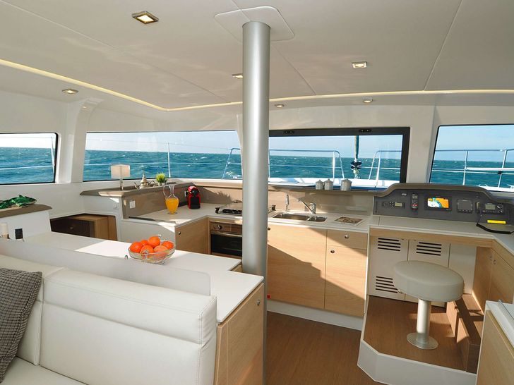 INTREPIDO Bali 4.1 - galley and controls INTREPIDO Bali 4.1 - galley and controls