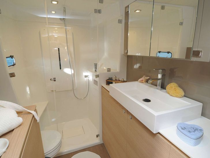 INTREPIDO Bali 4.1 - cabin bathroom INTREPIDO Bali 4.1 - cabin bathroom