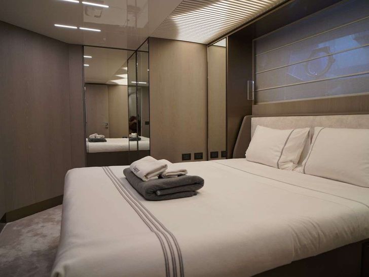 SHERO 26.14m Ferretti Motor Yacht Double Cabin SHERO 26.14m Ferretti Motor Yacht Double Cabin