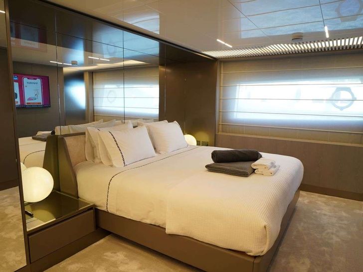 SHERO 26.14m Ferretti Motor Yacht VIP Room SHERO 26.14m Ferretti Motor Yacht VIP Room