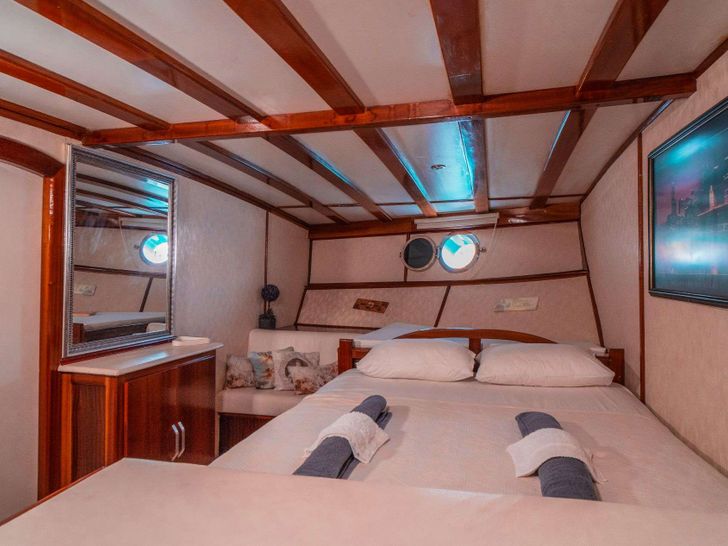 WHITE SWAN 32m Custom Gulet VIP Cabin WHITE SWAN 32m Custom Gulet VIP Cabin