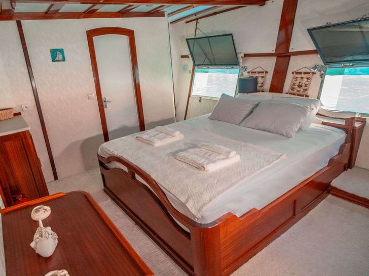 WHITE SWAN 32m Custom Gulet VIP Cabin WHITE SWAN 32m Custom Gulet VIP Cabin