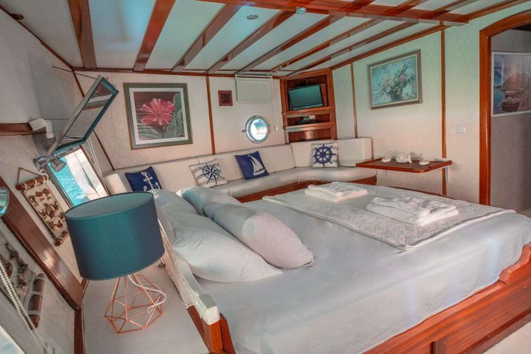 Charter Yacht WHITE SWAN - Custom 32m - 6 Cabins - Bodrum - Gocek - Marmaris