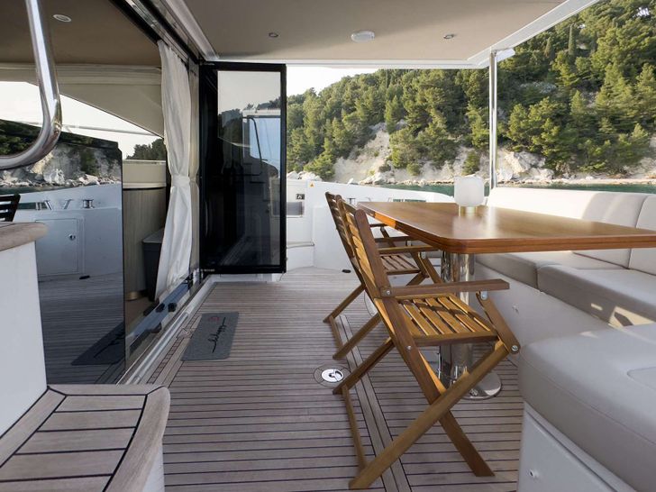 BE HAPPY Azimut 55 - aft deck BE HAPPY Azimut 55 - aft deck