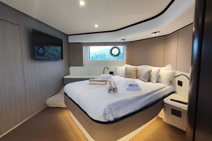 Charter Yacht BE HAPPY - Azimut 55 Fly - 3 Cabins - Kastela - Split - Dubrovnik - Hvar - Croatia