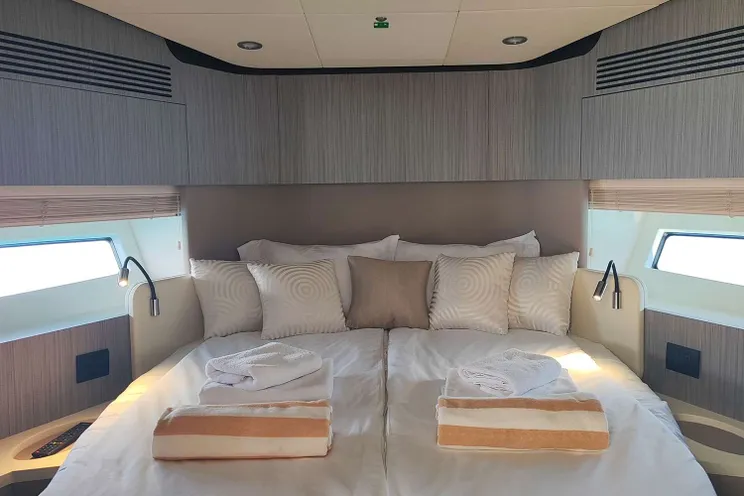 Charter Yacht BE HAPPY - Azimut 55 Fly - 3 Cabins - Kastela - Split - Dubrovnik - Hvar - Croatia