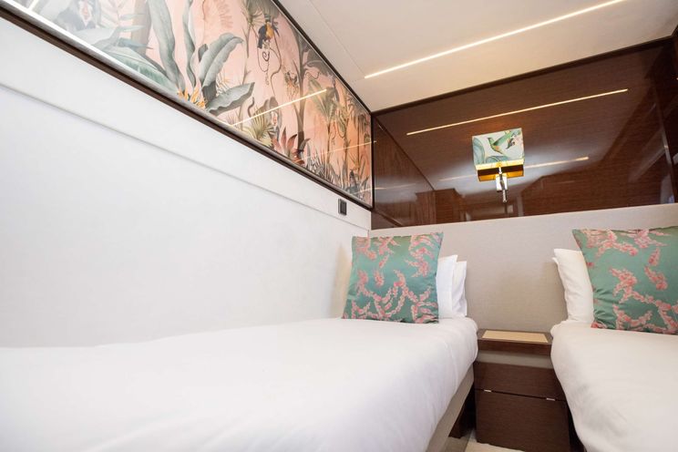 Charter Yacht APOLLONIA - Prestige Yacht 70 - 4 Cabins - Nassau - Exumas - Bahamas