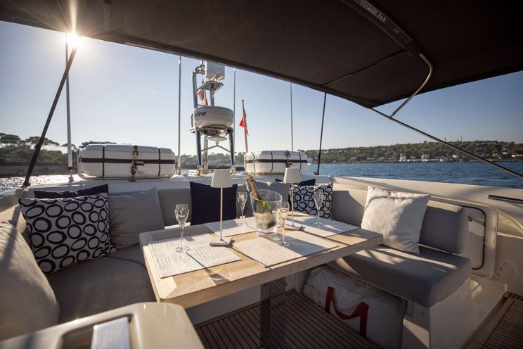 Charter Yacht APOLLONIA - Prestige Yacht 70 - 4 Cabins - Nassau - Exumas - Bahamas