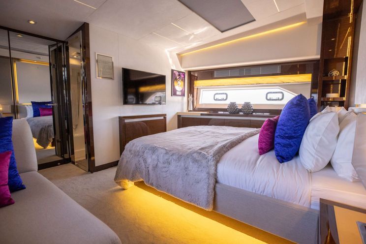 Charter Yacht APOLLONIA - Prestige Yacht 70 - 4 Cabins - Nassau - Exumas - Bahamas