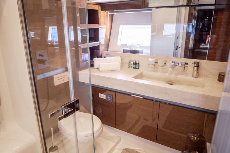 Charter Yacht APOLLONIA - Prestige Yacht 70 - 4 Cabins - Nassau - Exumas - Bahamas